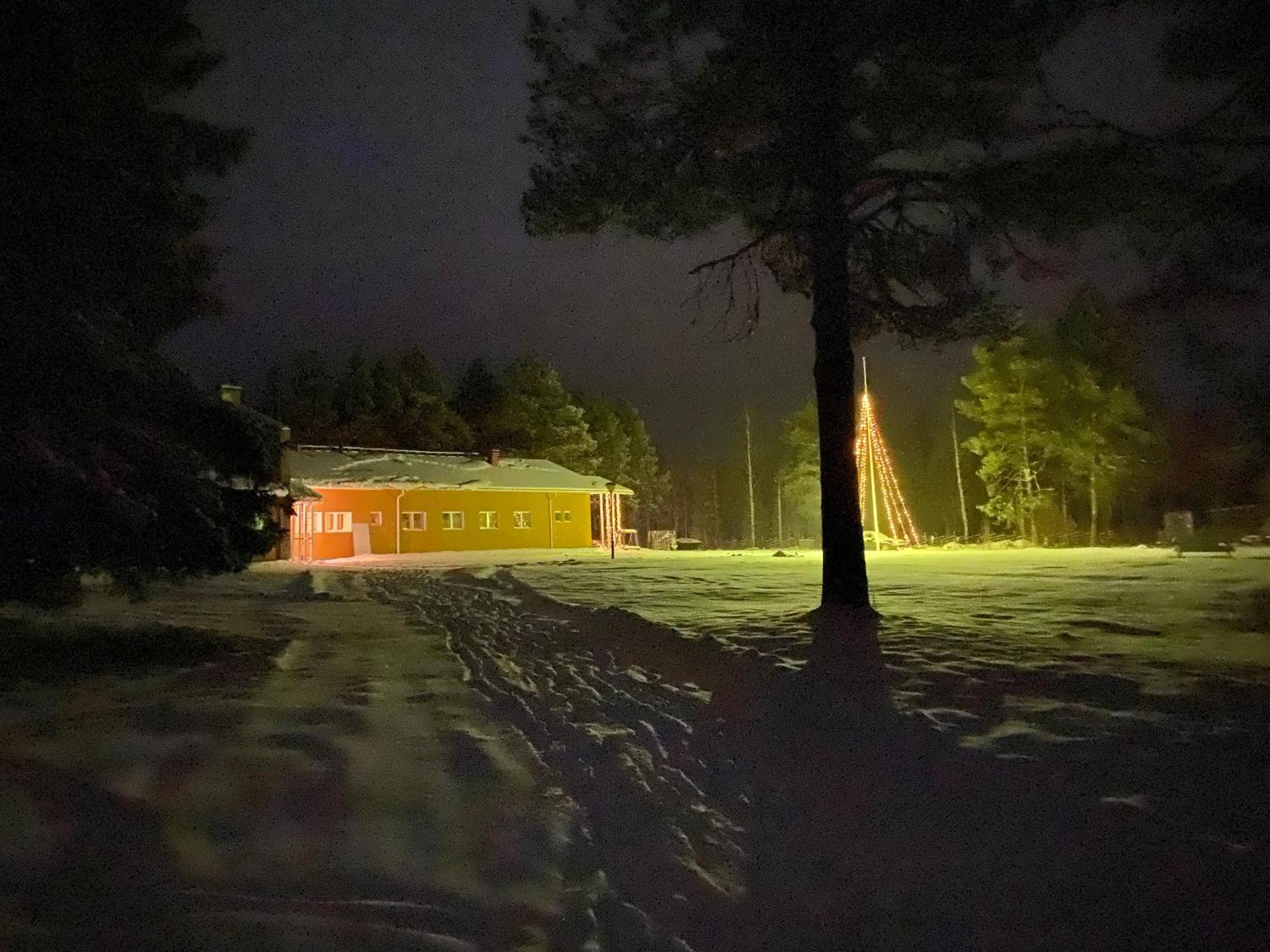 Majatalo Jurtta Hotel Rautuskylä Exterior foto